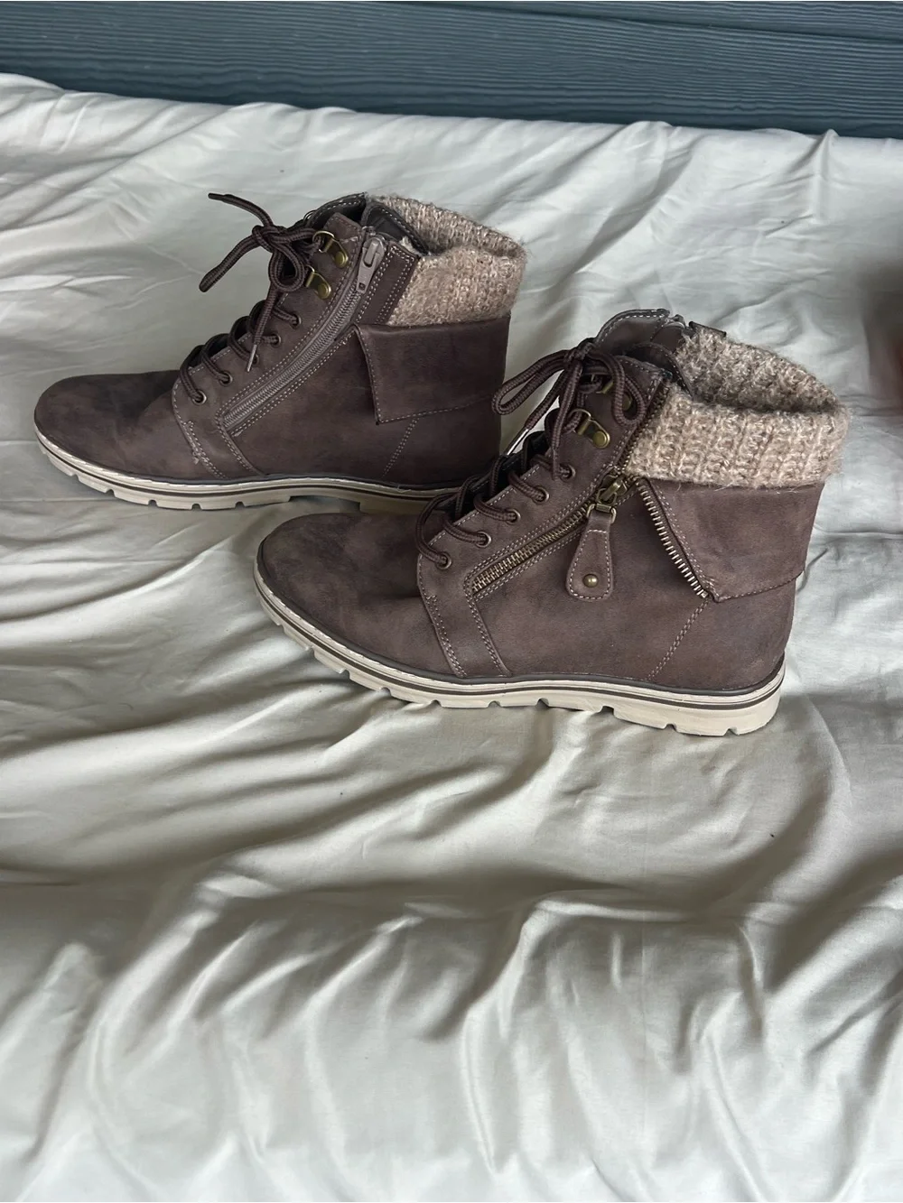 Brown suede men’s ankle boots  with faux fur lining. Size 8.5 Cliffs
